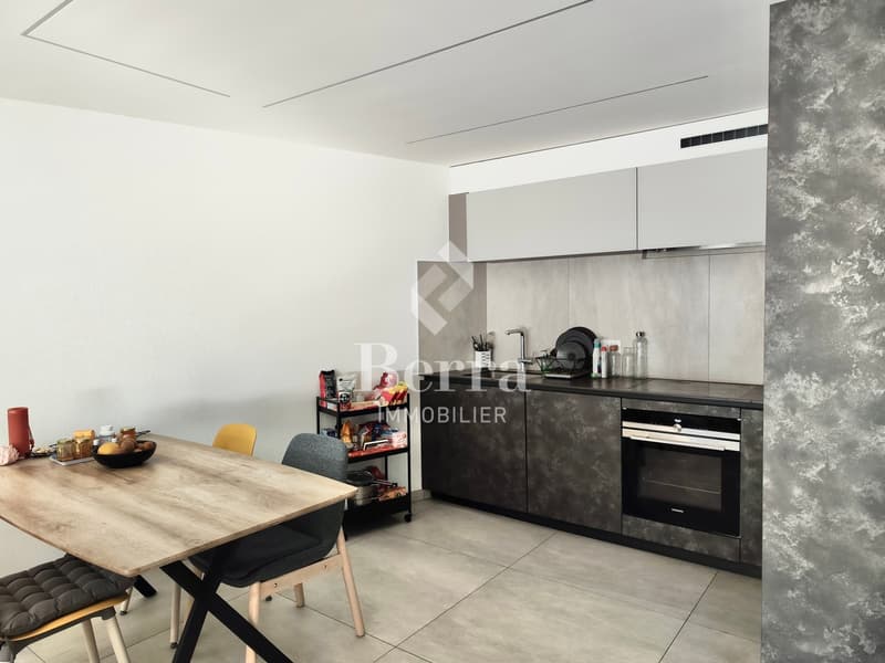 Zweieinhalb-Zimmer-Wohnung im 4. Stock zu vermieten! (3)