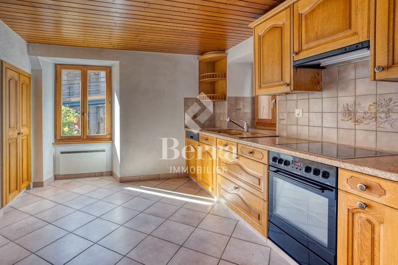 Individual villa with great potential (4)