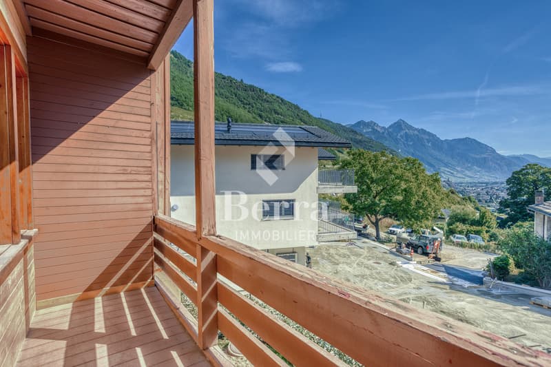 Individual villa with great potential (12)