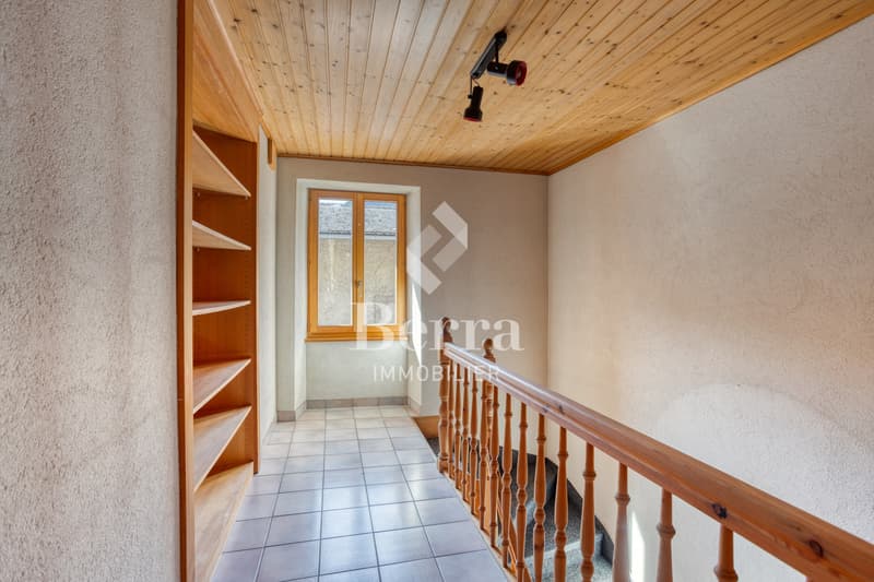 Individual villa with great potential (6)