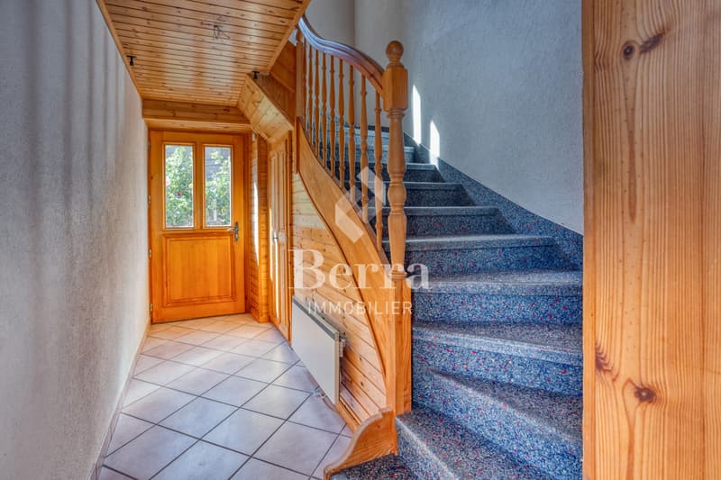 Individual villa with great potential (5)