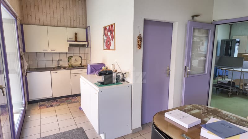 Abitazione e laboratorio professionale in zona industriale (7)