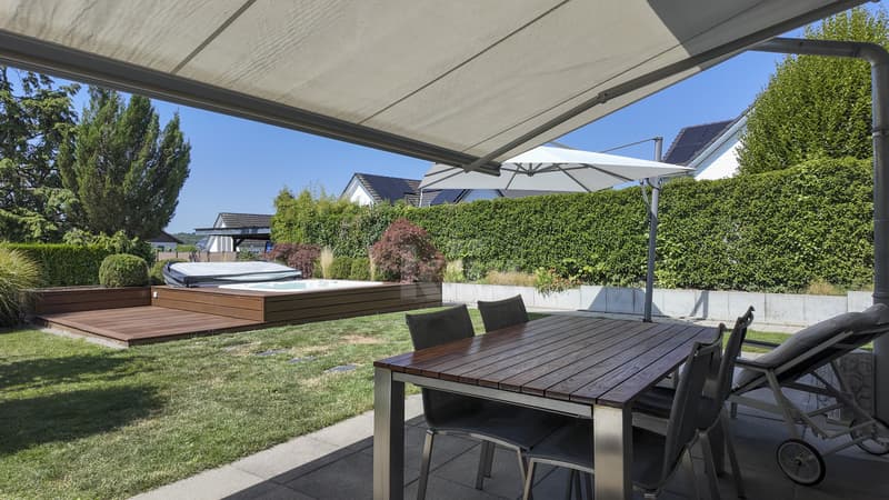 Beautiful family villa with garden and jacuzzi (11)
