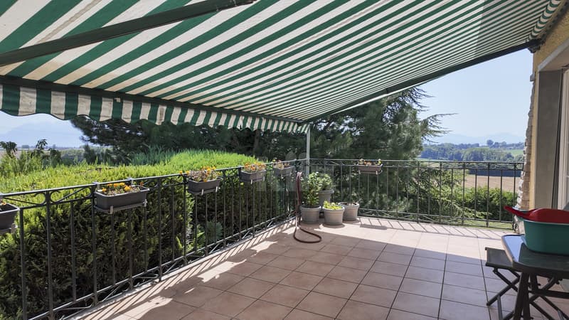 Villa incantevole con due appartamenti e vista aperta (7)
