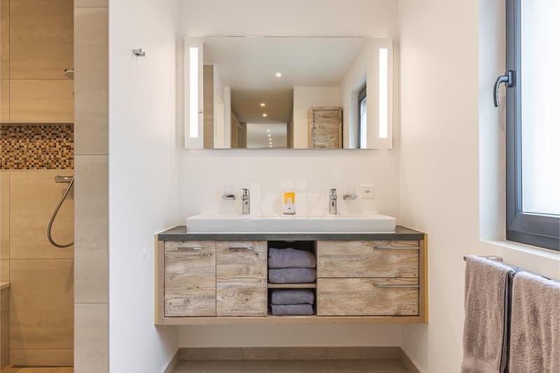 Beautiful contemporary villa of 250m2 with meticulous finishes (8)