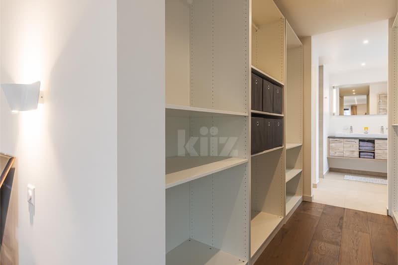 Beautiful contemporary villa of 250m2 with meticulous finishes (7)