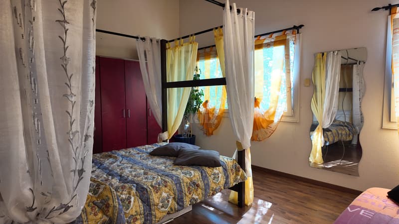 Beautiful family home with jacuzzi and lovely garden (8)
