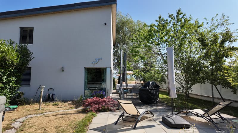 Beautiful family home with jacuzzi and lovely garden (12)