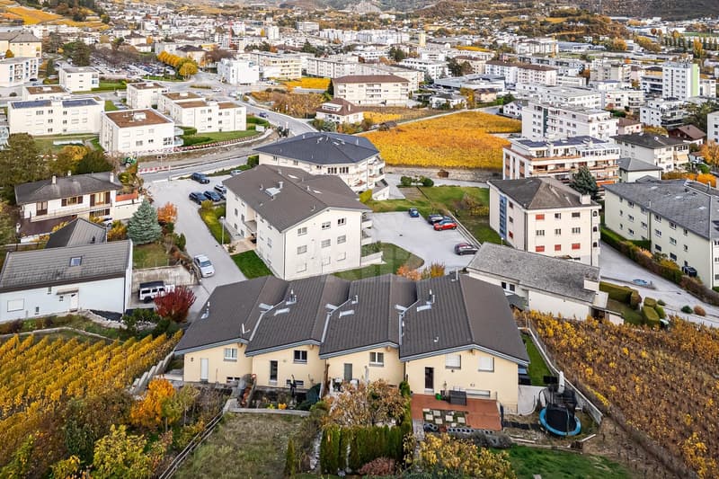Recent house with terraces and open view (11)