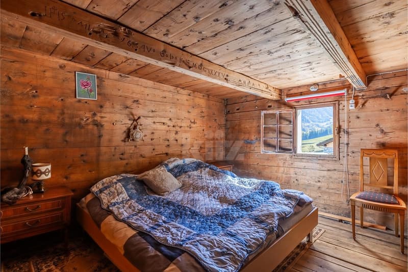 To renovate! Authentic village house and barn (6)