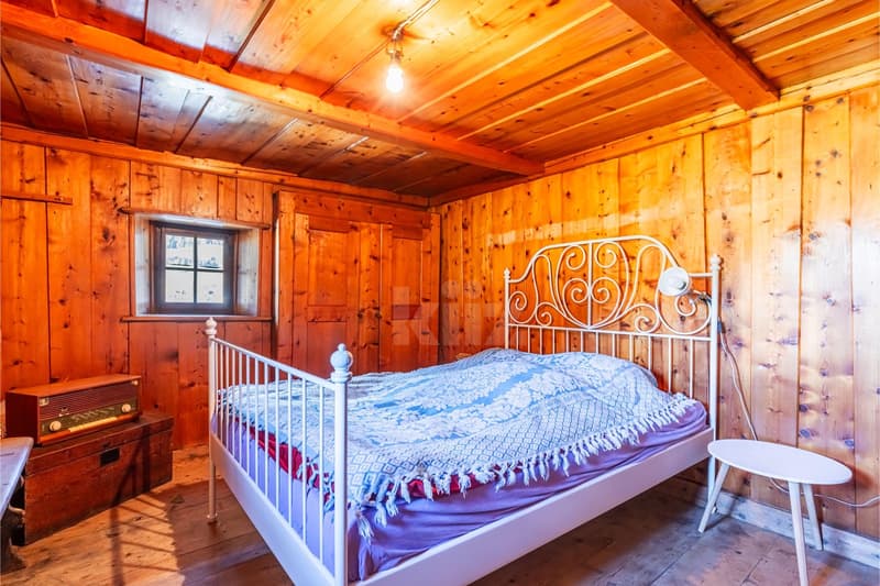 To renovate! Authentic village house and barn (8)