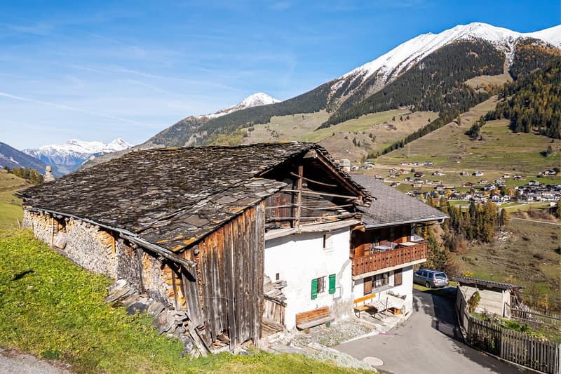 To renovate! Authentic village house and barn (1)
