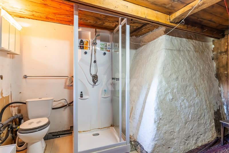To renovate! Authentic village house and barn (9)