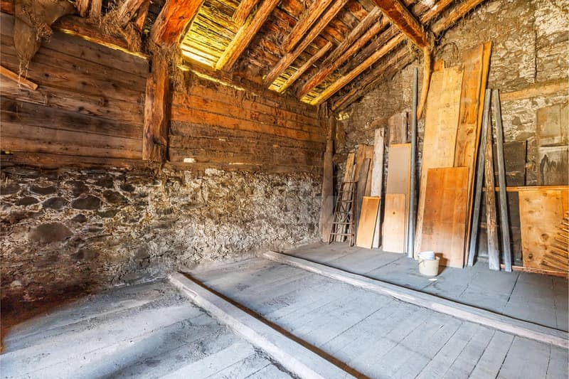 To renovate! Authentic village house and barn (11)