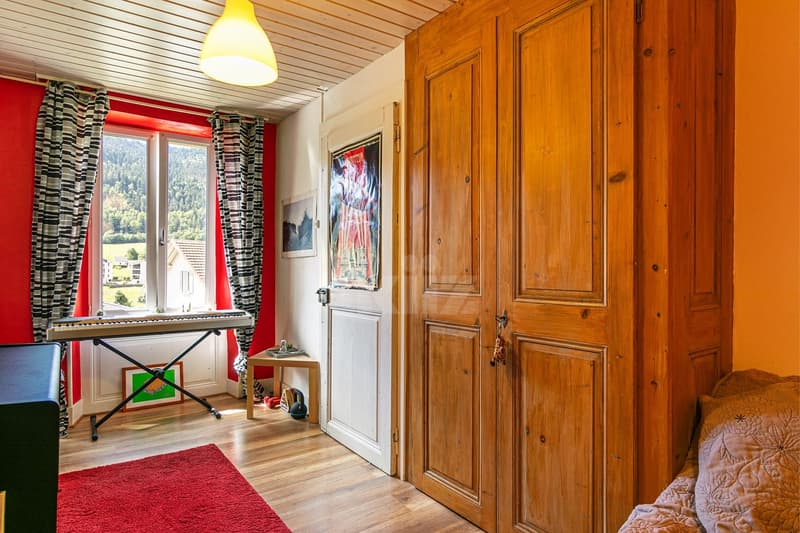 Beautiful house with garden and development potential (8)