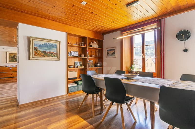 Beautiful house with garden and development potential (2)