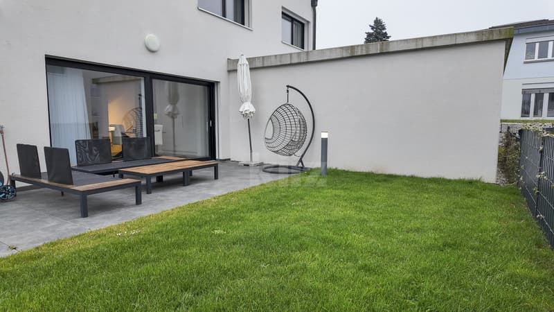 Splendida villa moderna con giardino (12)