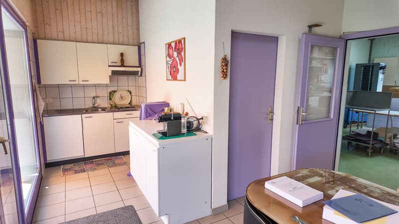 Laboratorio professionale e abitazione in zona industriale (4)