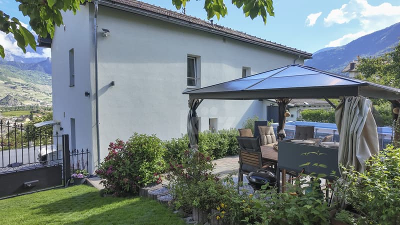 Beautiful renovated house with independent apartment (2)