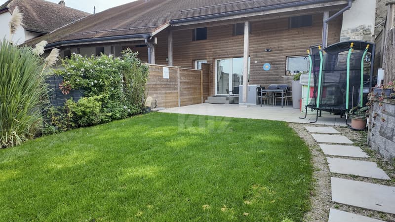 Splendid recent house with terraces and garden (10)
