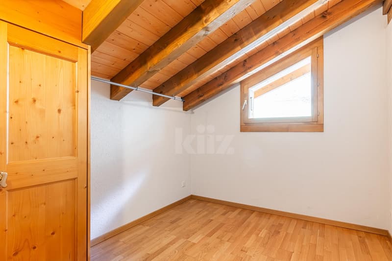 Bello appartamento con balcone e vista aperta (6)