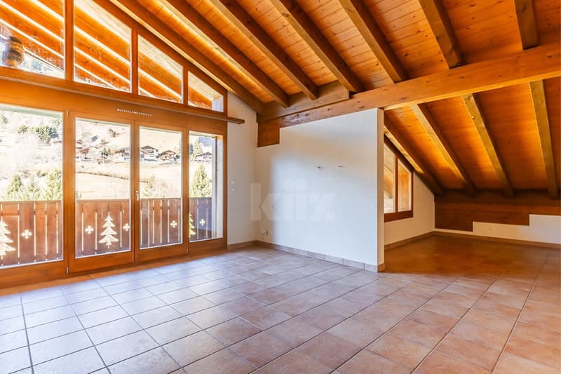 Bello appartamento con balcone e vista aperta (2)
