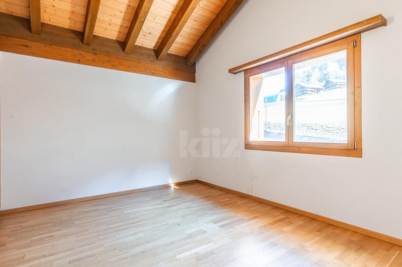 Bello appartamento con balcone e vista aperta (7)