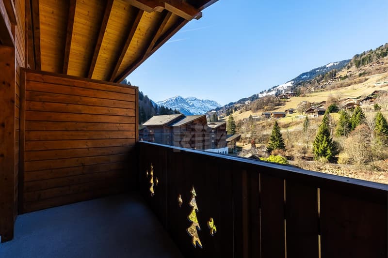 Bello appartamento con balcone e vista aperta (10)