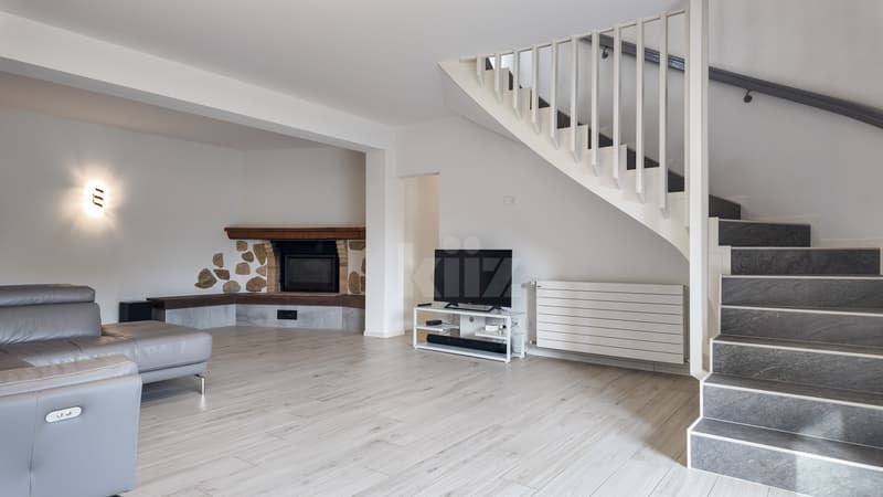 Charming renovated house with large garden (8)