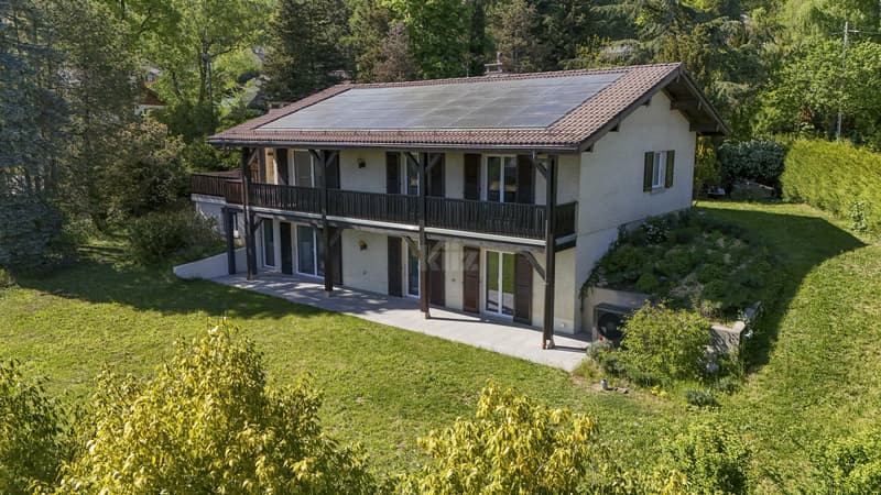 Charming renovated house with large garden (1)