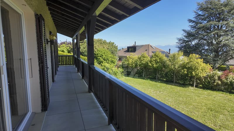 Charming renovated house with large garden (7)