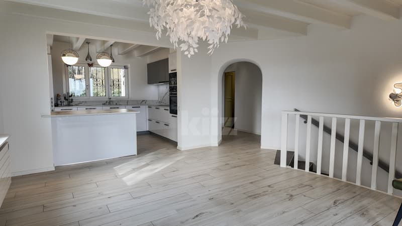 Charming renovated house with large garden (2)
