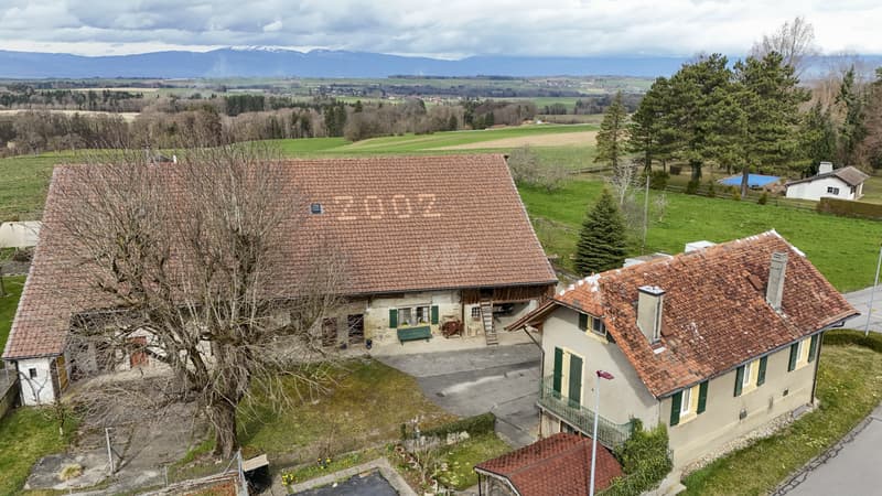 To renovate! Charming country house with great potential (1)
