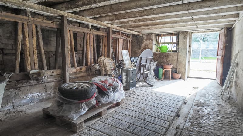 To renovate! Charming country house with great potential (10)