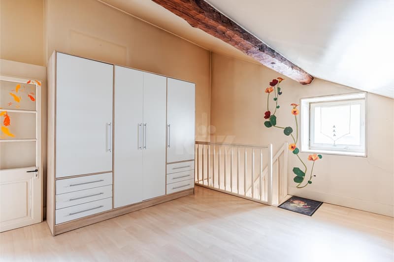 Two steps from the center! Charming through duplex (8)