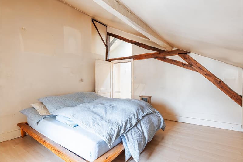 Two steps from the center! Charming through duplex (9)