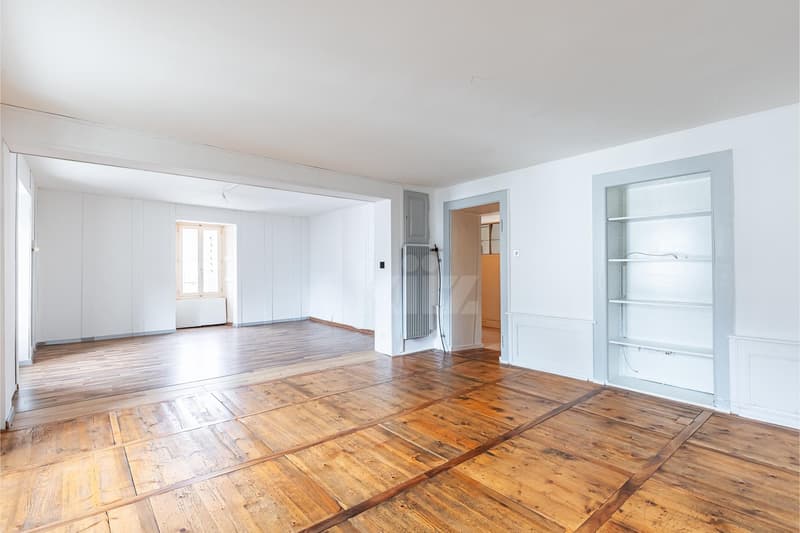 Two steps from the center! Charming through duplex (2)