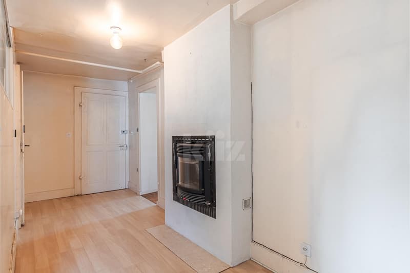 Two steps from the center! Charming through duplex (3)