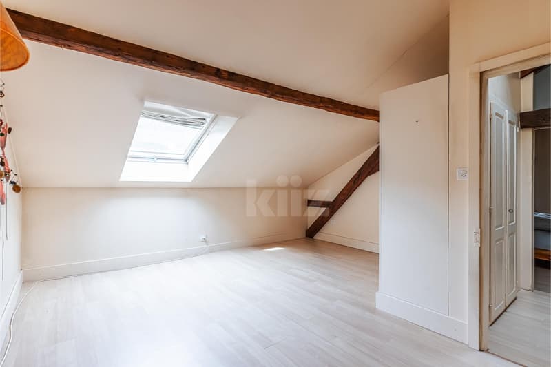 Two steps from the center! Charming through duplex (11)