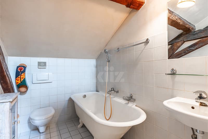 Two steps from the center! Charming through duplex (10)