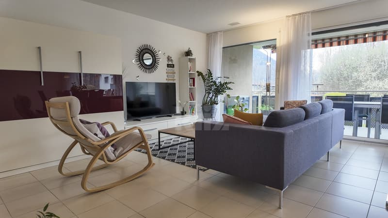 Bello appartamento recente con grande balcone (3)