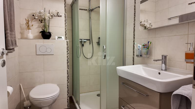Bello appartamento recente con grande balcone (10)