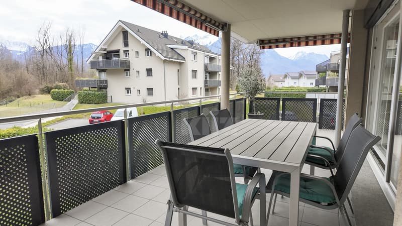 Bello appartamento recente con grande balcone (6)