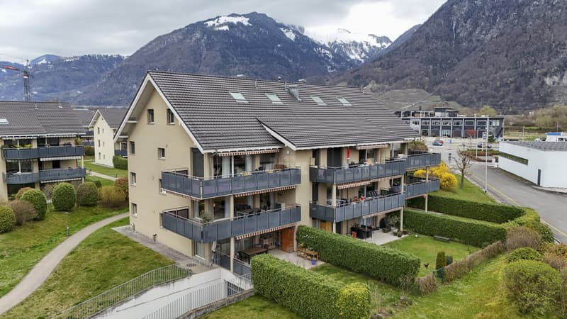 Bello appartamento recente con grande balcone (12)