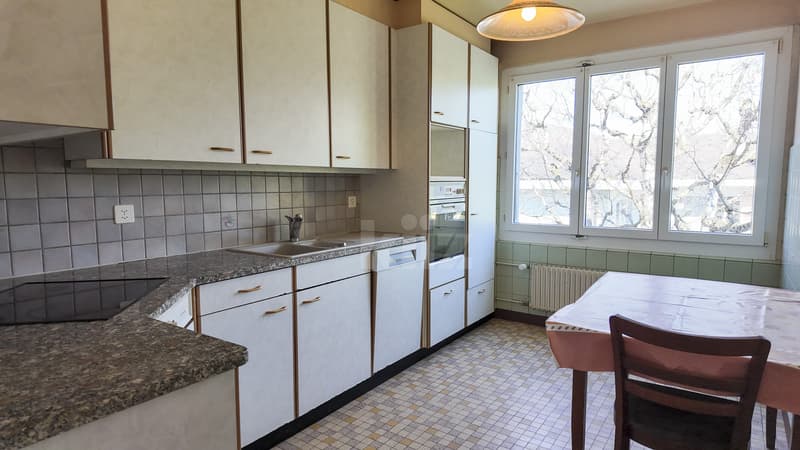 Building with two apartments and expansion potential (2)