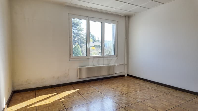Building with two apartments and expansion potential (5)