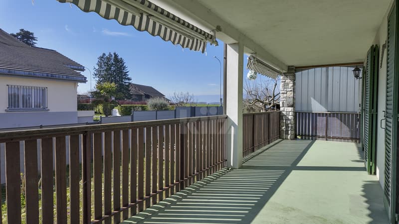 Building with two apartments and expansion potential (10)