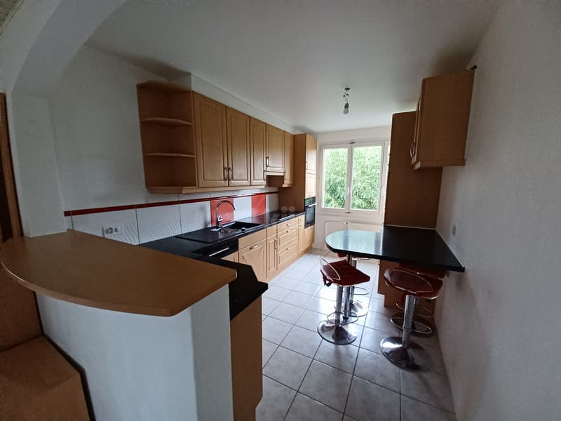 Building with two apartments and expansion potential (7)