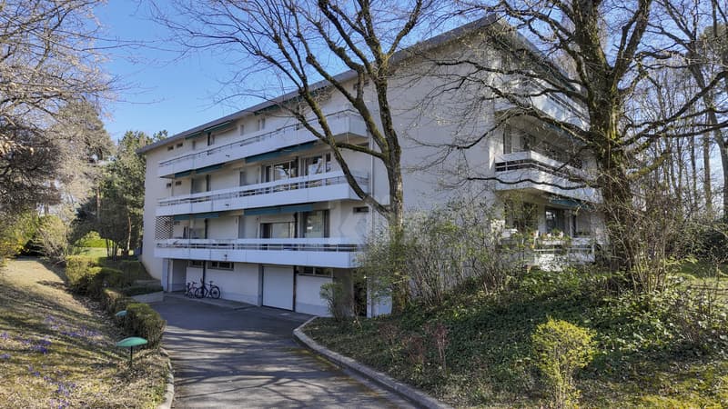 Spacious apartment with tennis and pool (12)