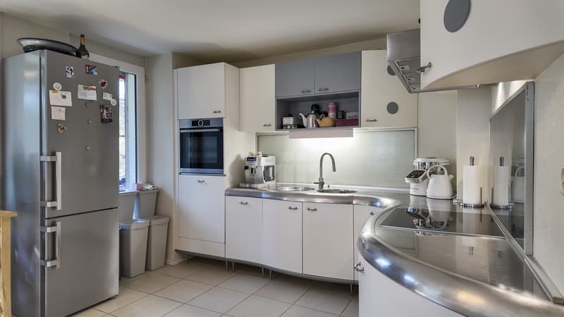 Spacious apartment with tennis and pool (3)